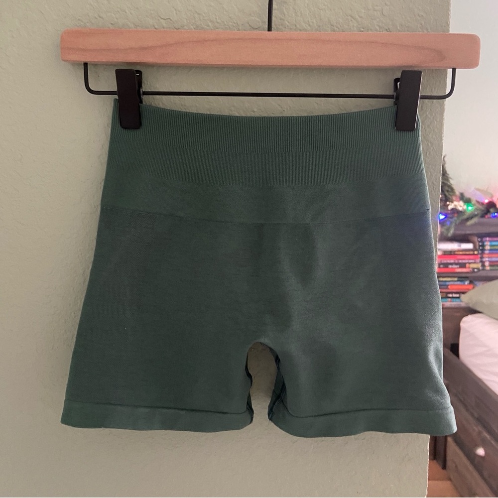 Alphalete Amplify Short 4.5 Inch ~ Sage ~ Size Extra-Small
